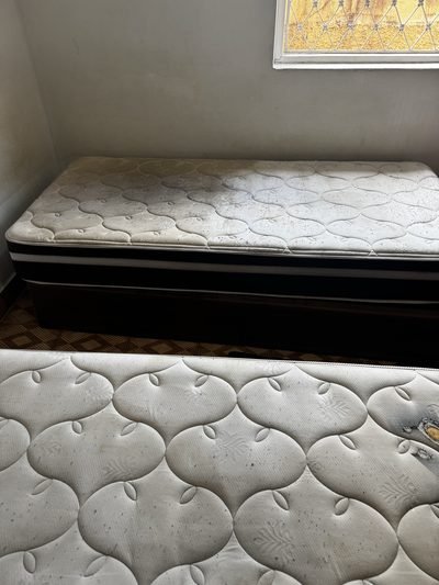 Colchão branco: colchão branco, antes da higienização