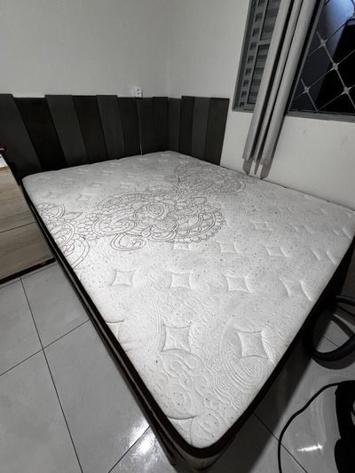 Colchão branco estampado: colchão branco estampado, depois da higienização