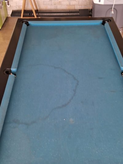 Mesa de sinuca: mesa de sinuca, antes da higienização