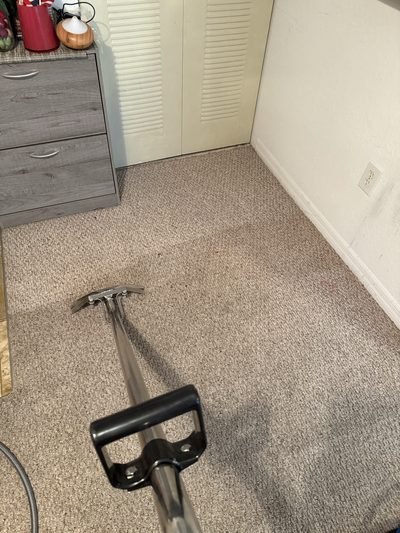 Carpete no quarto com cama: carpete no quarto com cama, depois da higienização