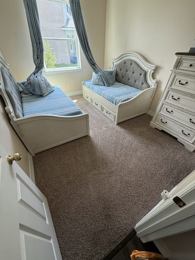 Carpetes em quartos com móveis claros: carpetes em quartos com móveis claros, depois da higienização