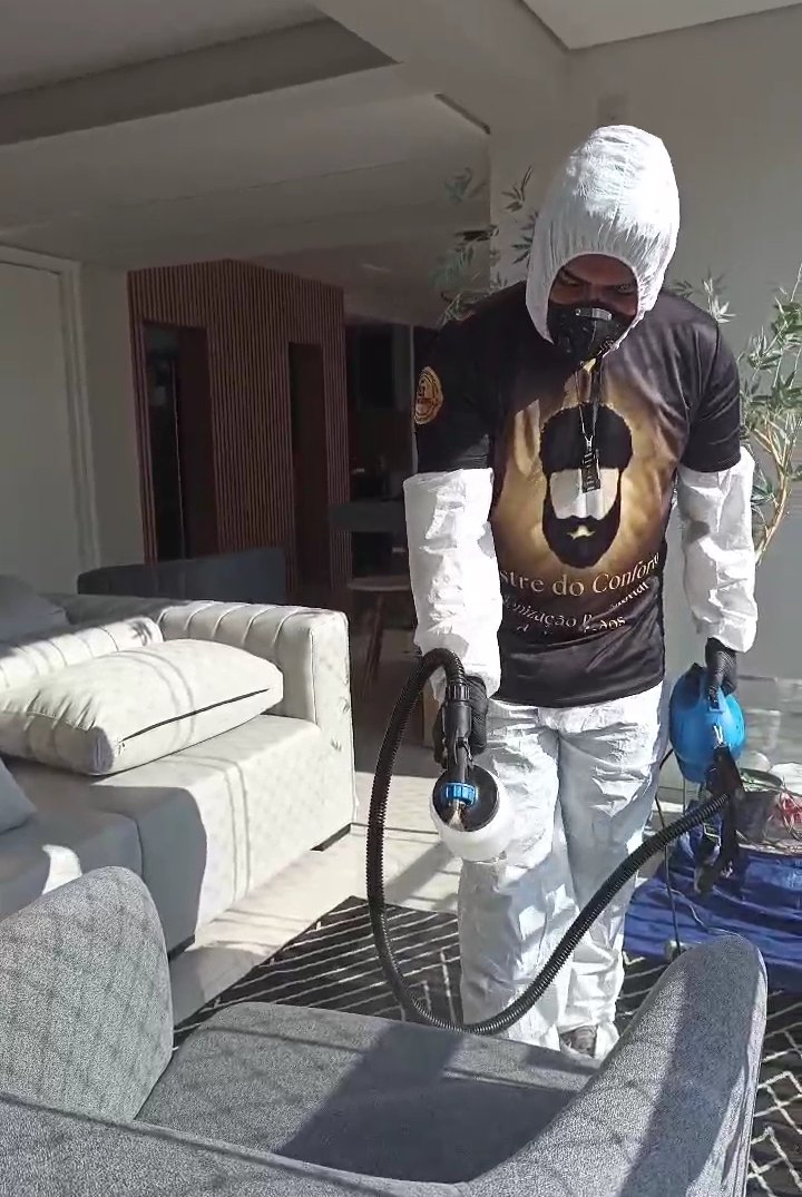 Aplicação do protetor sobre o tecido já higienizado